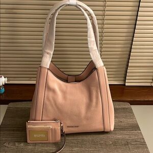 MICHAEL Michael Kors Pink Shoulder Bag with Slouchy Design